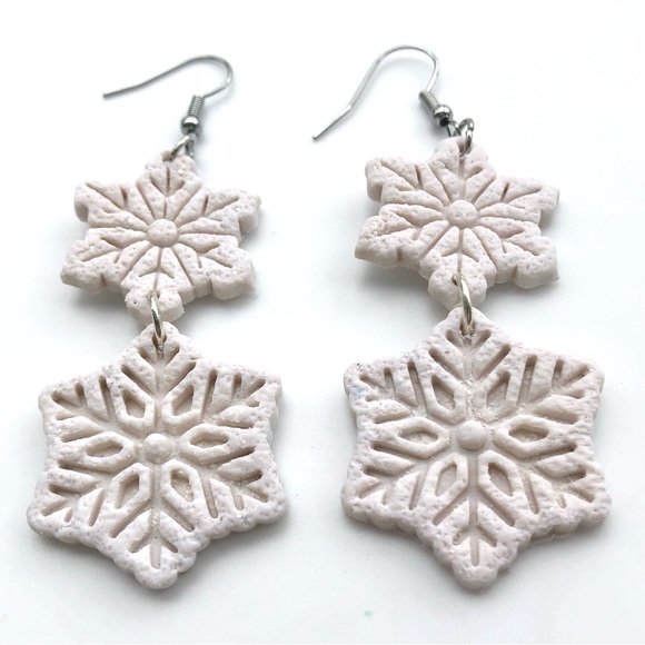 Handmade snowflake earrings - Picture 2 of 5